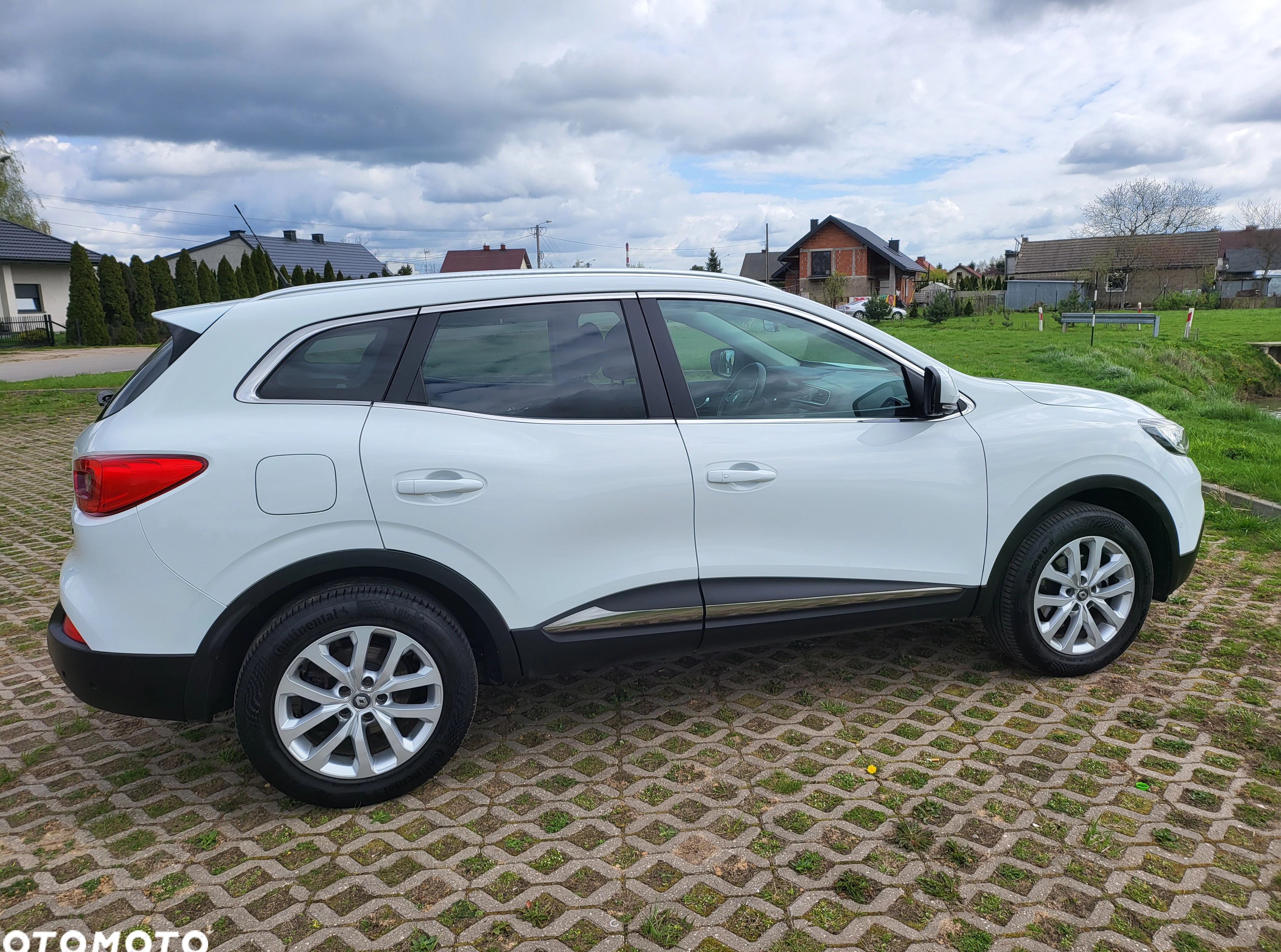 Renault Kadjar cena 48909 przebieg: 198000, rok produkcji 2016 z Sieradz małe 781